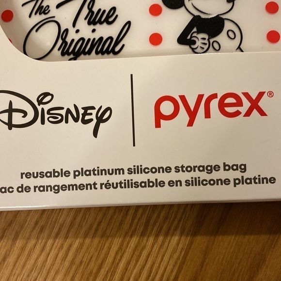 Pyrex Disney Mickey Mouse Reusable Platinum Silicone Storage Bag - Sandwich Size - Picture 4 of 9